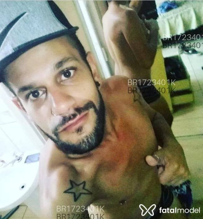 Acompanhante homem com cabelo colorido de olhos mel em Osasco Acompanhante homem com cabelo colorido de olhos mel em Osasco - Michel