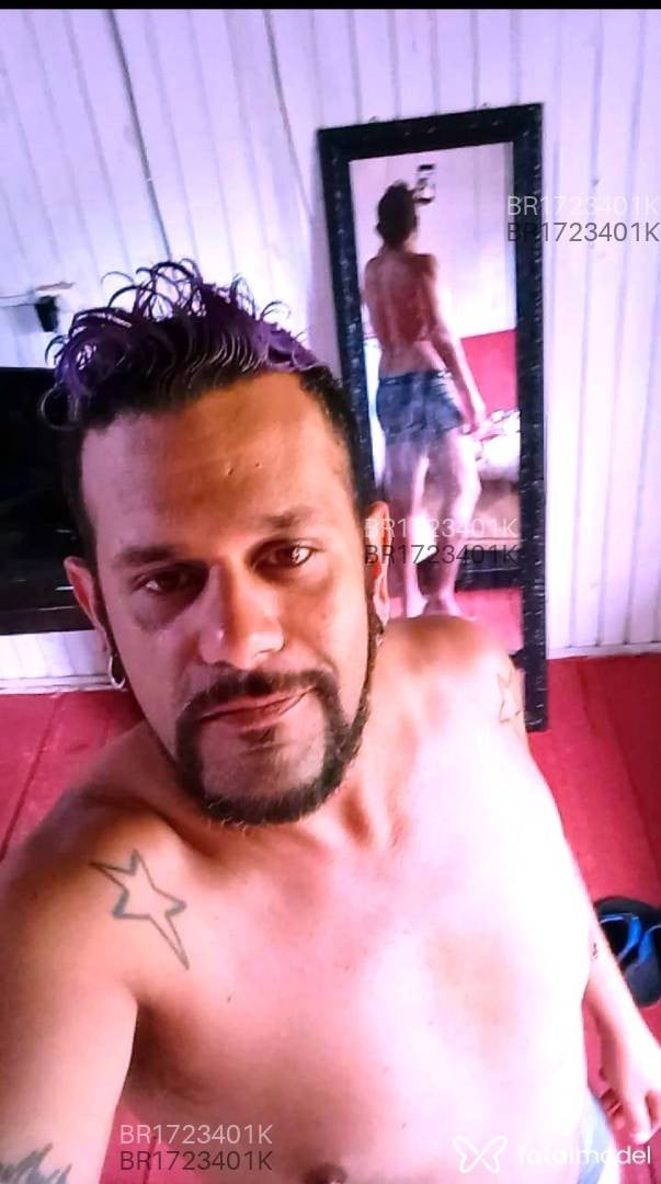 Acompanhante homem com cabelo colorido de olhos mel em Osasco Acompanhante homem com cabelo colorido de olhos mel em Osasco - Michel