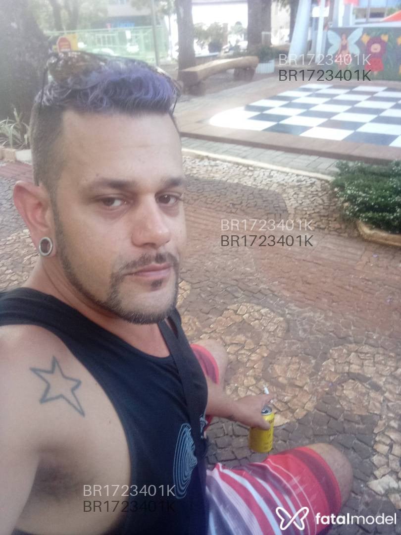 Acompanhante homem com cabelo colorido de olhos mel em Osasco Acompanhante homem com cabelo colorido de olhos mel em Osasco - Michel