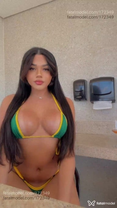 Acompanhante travesti com cabelo castanho de olhos castanhos - Antonella ferraZ Acompanhante travesti com cabelo castanho de olhos castanhos - Antonella ferraZ