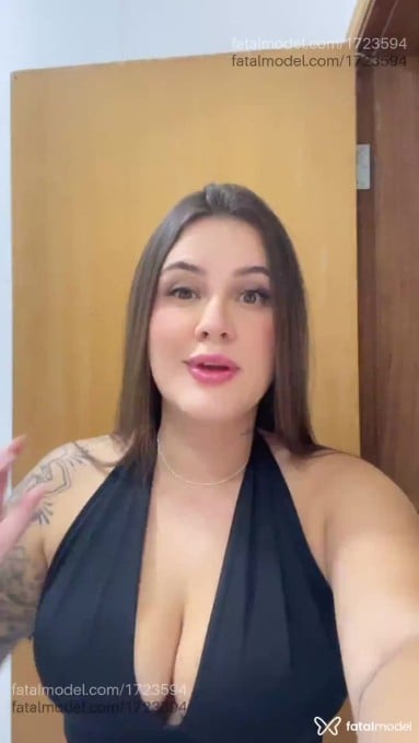 Acompanhante mulher com cabelo castanho de olhos mel - Lívia Dias Acompanhante mulher com cabelo castanho de olhos mel - Lívia Dias