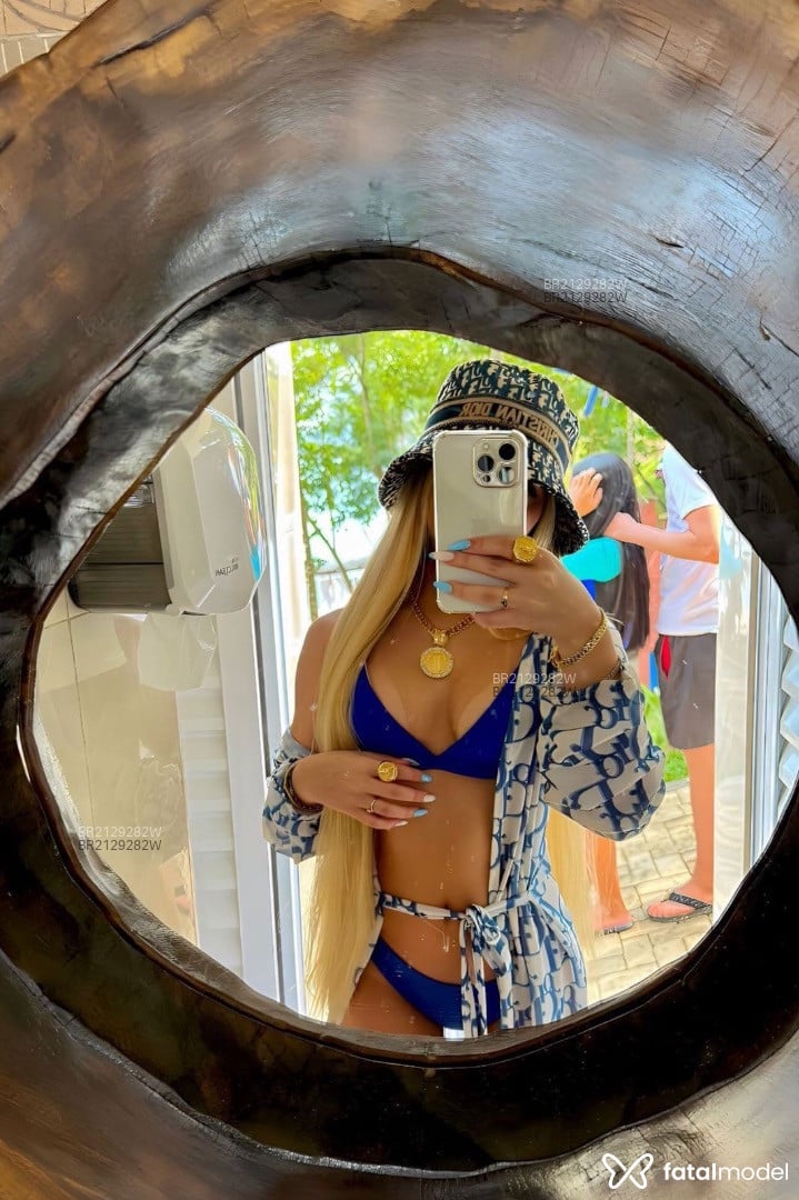 Acompanhante mulher loira (o) de olhos castanhos em Rio de Janeiro - Heloísa Souza