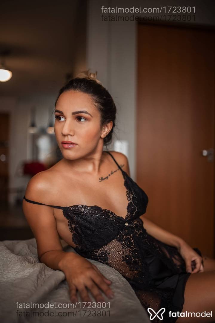 Acompanhante mulher com cabelo castanho de olhos castanhos - NatyFerraz