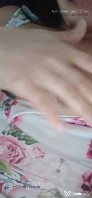 Acompanhante mulher com cabelo castanho de olhos castanhos - Chaparra Acompanhante mulher com cabelo castanho de olhos castanhos - Chaparra