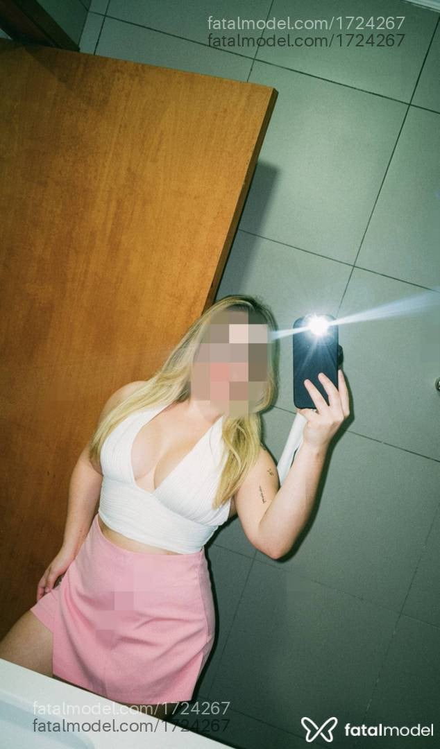 Acompanhante mulher loira (o) de olhos mel - Mel Valentina