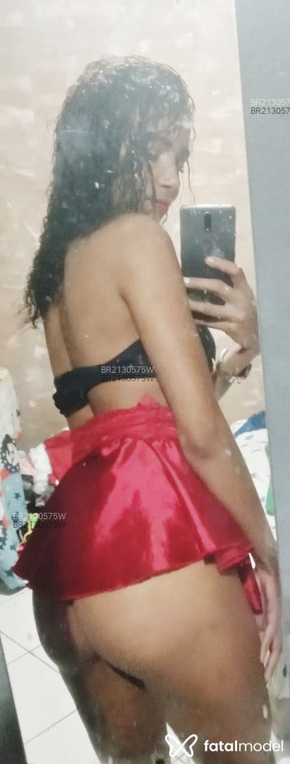 Acompanhante mulher com cabelo castanho de olhos castanhos em Cariacica Acompanhante mulher com cabelo castanho de olhos castanhos em Cariacica - Maitê