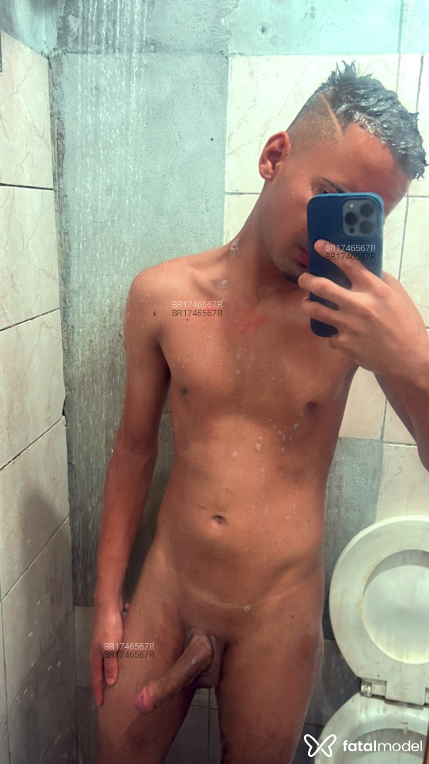 Acompanhante homem com cabelo castanho de olhos castanhos - Tiago