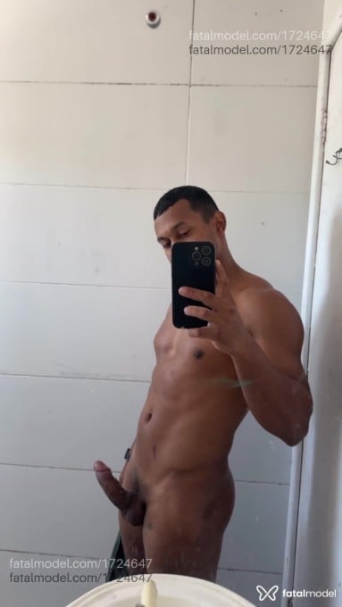 Acompanhante homem morena (o) de olhos castanhos - Gustavo