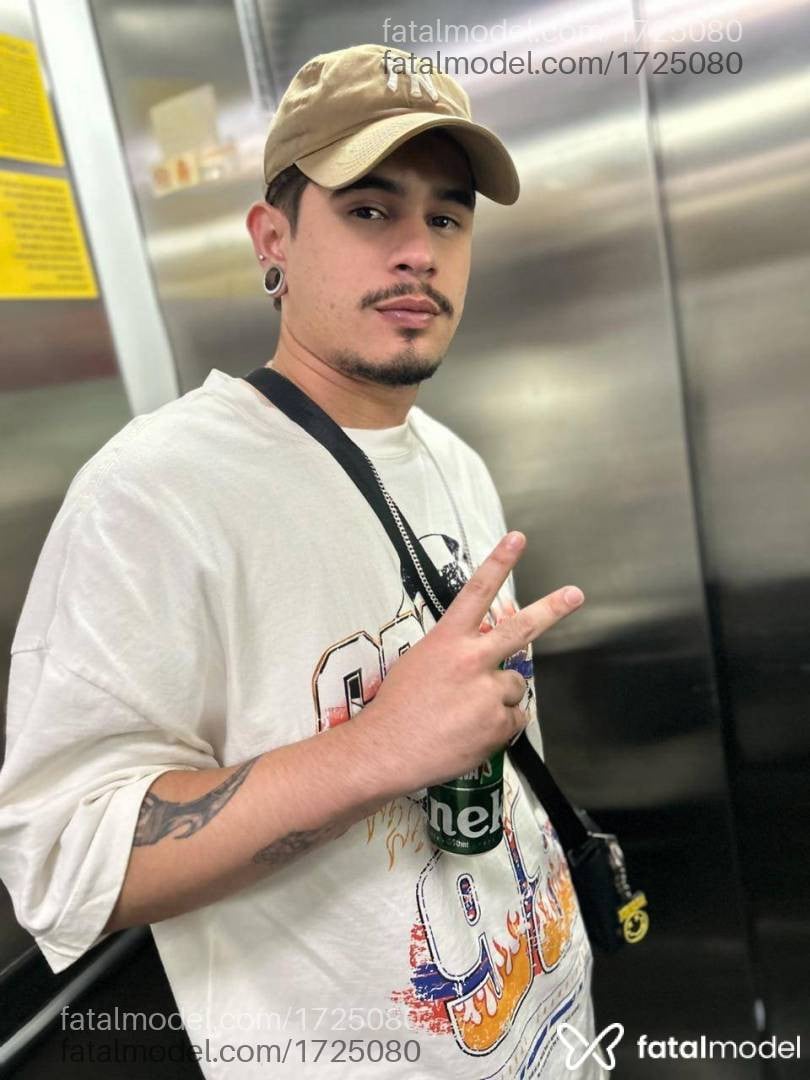 Acompanhante homem com cabelo castanho de olhos castanhos em São Paulo - Júnior