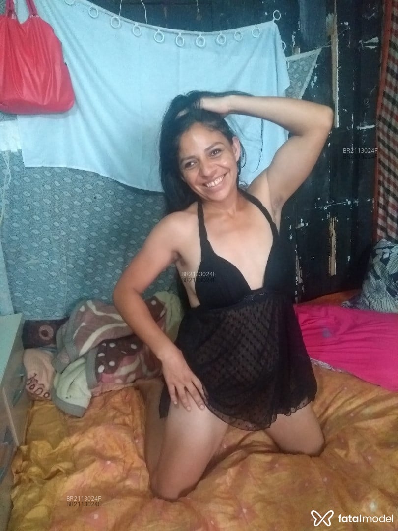 Acompanhante mulher com cabelo castanho de olhos castanhos em Virtual - Viviane
