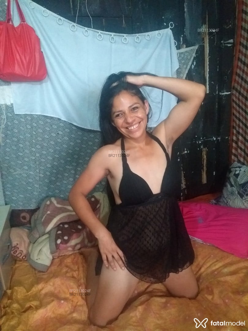 Acompanhante mulher com cabelo castanho de olhos castanhos em Virtual - Viviane