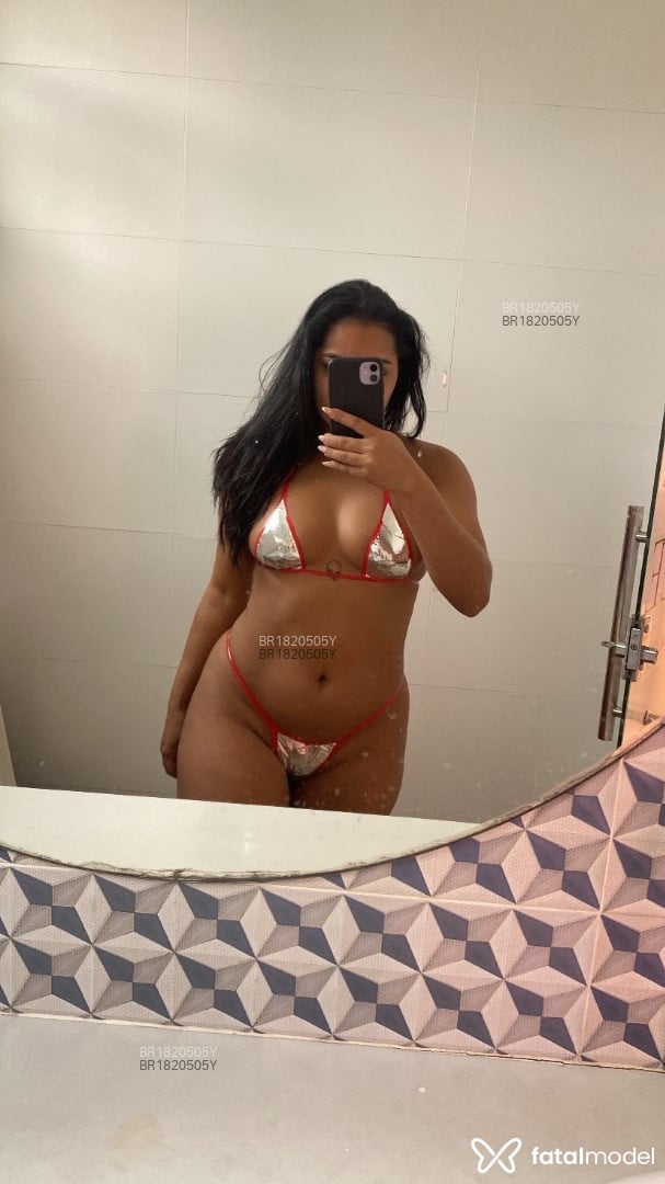 Acompanhante mulher com cabelo castanho de olhos castanhos em Vila Velha - Agatta Mattos