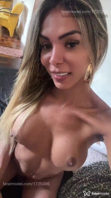 Acompanhante mulher trans loira (o) de olhos castanhos em Patrocínio Acompanhante mulher trans loira (o) de olhos castanhos em Patrocínio - Ramona Maldonado