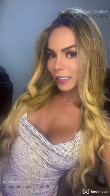 Acompanhante mulher trans loira (o) de olhos castanhos em Patrocínio Acompanhante mulher trans loira (o) de olhos castanhos em Patrocínio - Ramona Maldonado