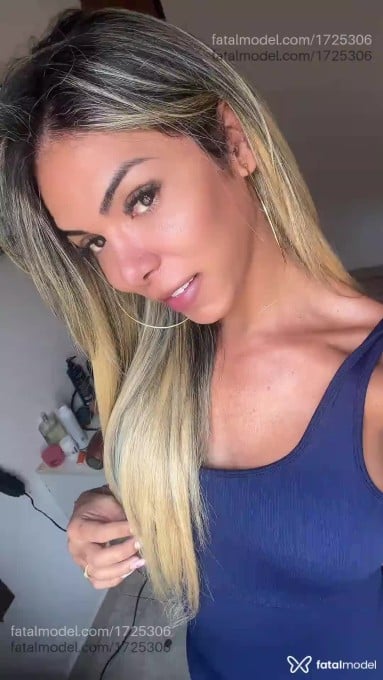 Acompanhante mulher trans loira (o) de olhos castanhos em Patrocínio Acompanhante mulher trans loira (o) de olhos castanhos em Patrocínio - Ramona Maldonado