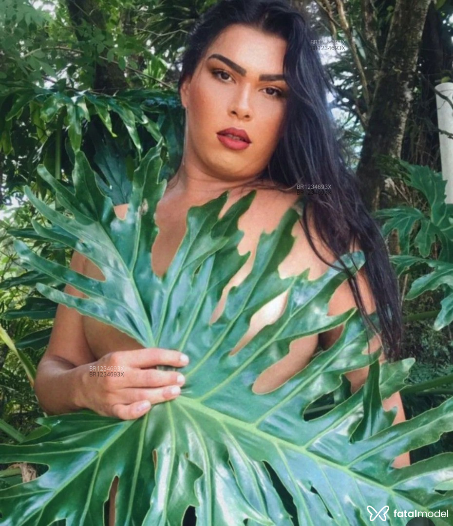 Acompanhante travesti com cabelo castanho de olhos castanhos - LARA GONÇALVES Acompanhante travesti com cabelo castanho de olhos castanhos - LARA GONÇALVES
