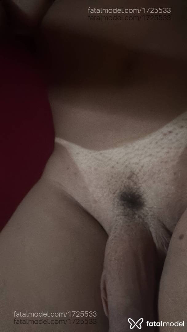 Acompanhante mulher trans com cabelo castanho de olhos castanhos - Taty ketelem
