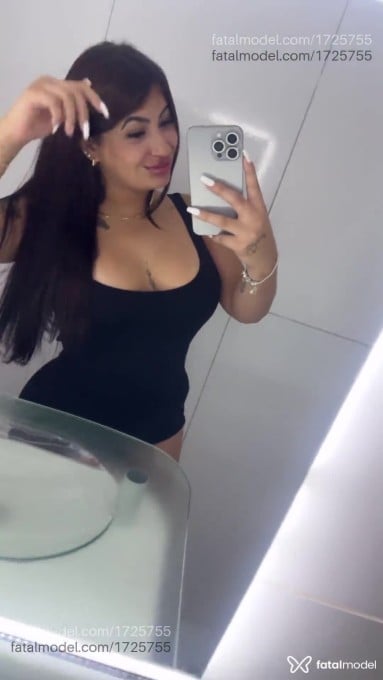Acompanhante mulher com cabelo castanho de olhos verdes em Londrina - Isabelle Miloch