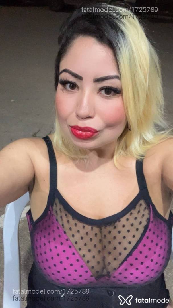 Acompanhante mulher loira (o) de olhos castanhos - Helena