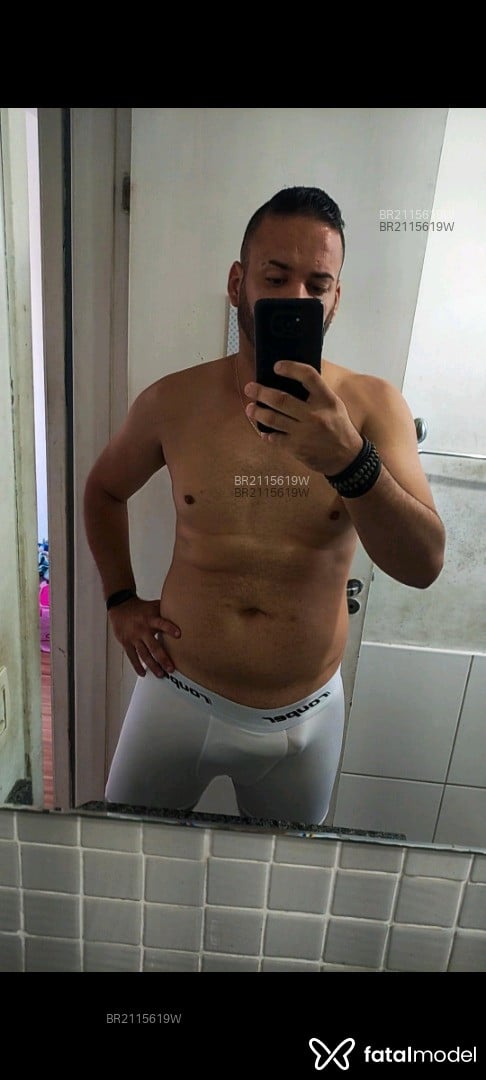 Acompanhante homem com cabelo castanho de olhos castanhos em São Paulo Acompanhante homem com cabelo castanho de olhos castanhos em São Paulo - Wellington