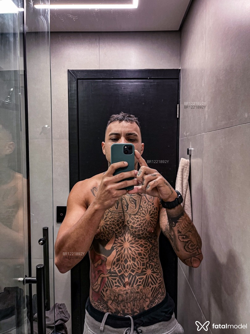 Acompanhante homem morena (o) de olhos castanhos em Virtual - Surfista Tattoo