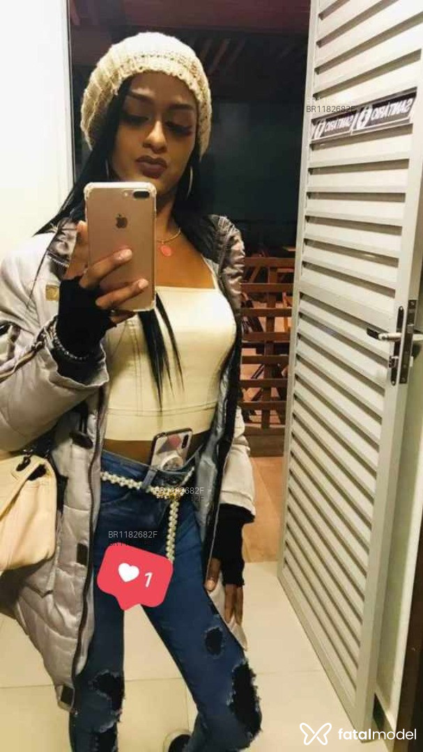 Acompanhante travesti com cabelo castanho de olhos castanhos em Magé Acompanhante travesti com cabelo castanho de olhos castanhos em Magé - Penélope