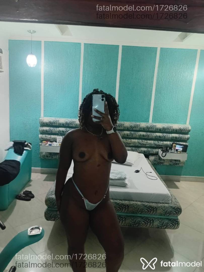 Acompanhante mulher com cabelo castanho de olhos castanhos - Pérola