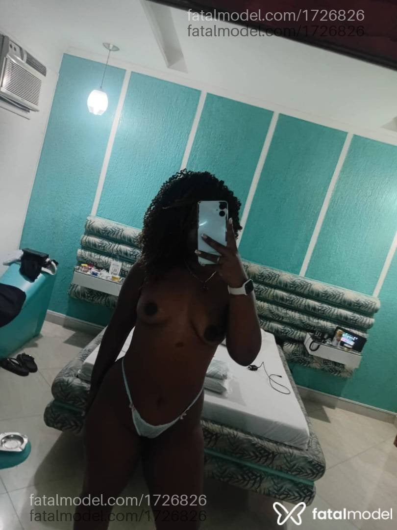 Acompanhante mulher com cabelo castanho de olhos castanhos - Pérola
