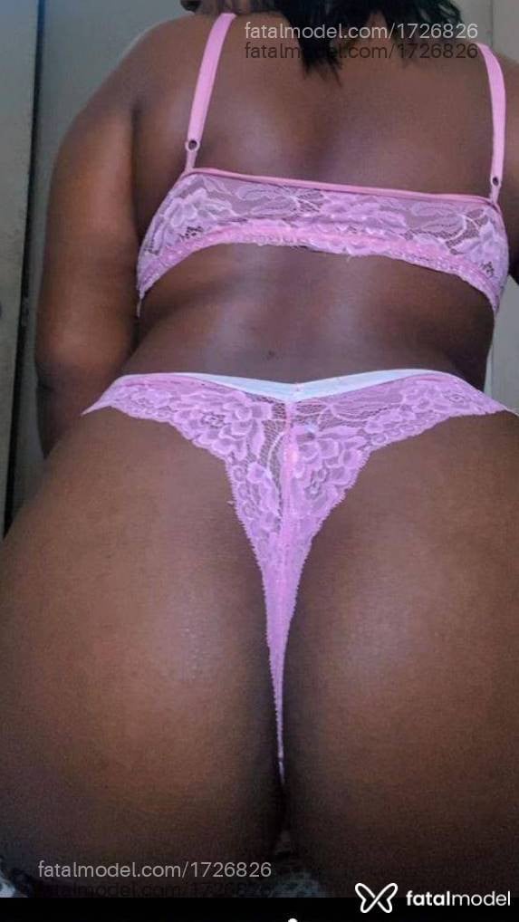 Acompanhante mulher com cabelo castanho de olhos castanhos - Pérola