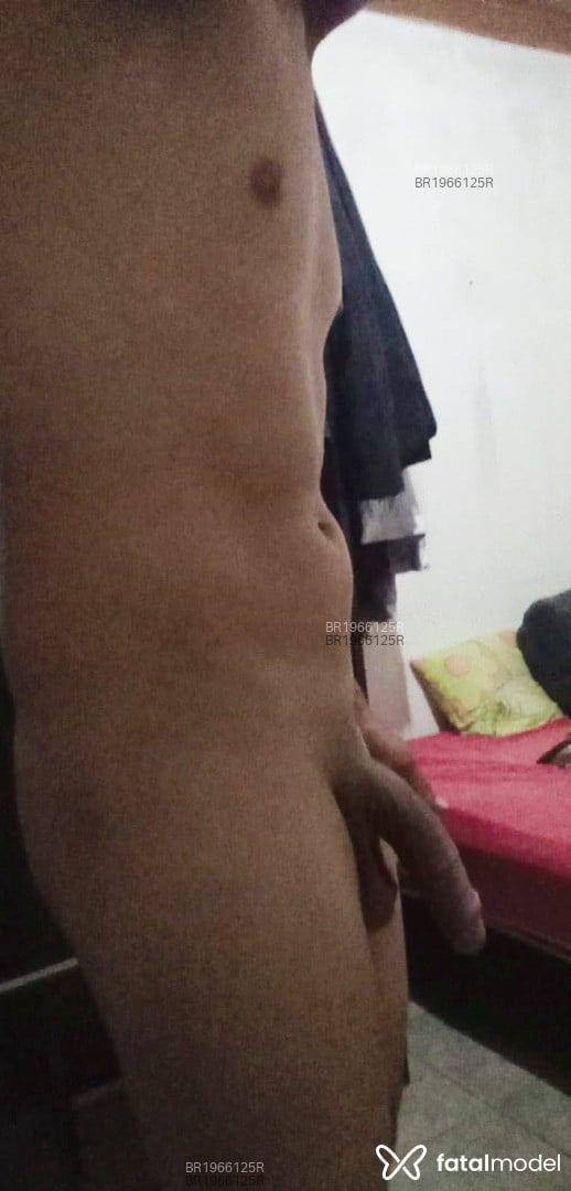 Acompanhante homem com cabelo castanho de olhos castanhos em Ilhabela - Renam