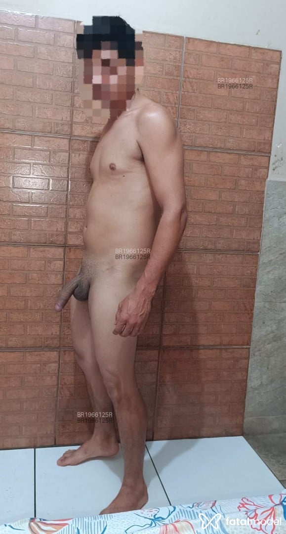 Acompanhante homem com cabelo castanho de olhos castanhos em Ilhabela - Renam
