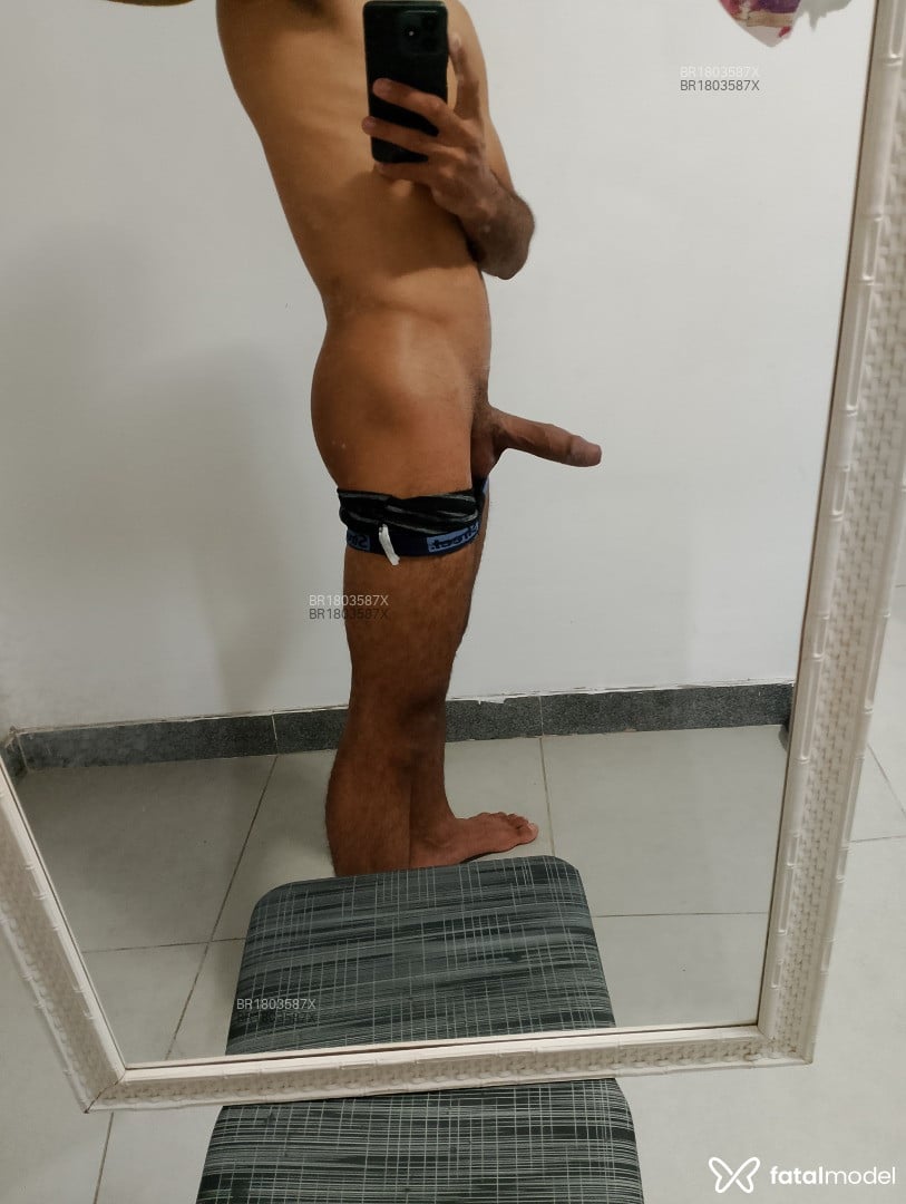 Acompanhante homem com cabelo castanho de olhos castanhos em Itaboraí Acompanhante homem com cabelo castanho de olhos castanhos em Itaboraí - Ricardo