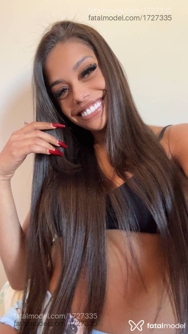 Acompanhante mulher morena (o) de olhos verdes em Cascavel - Laryssinha