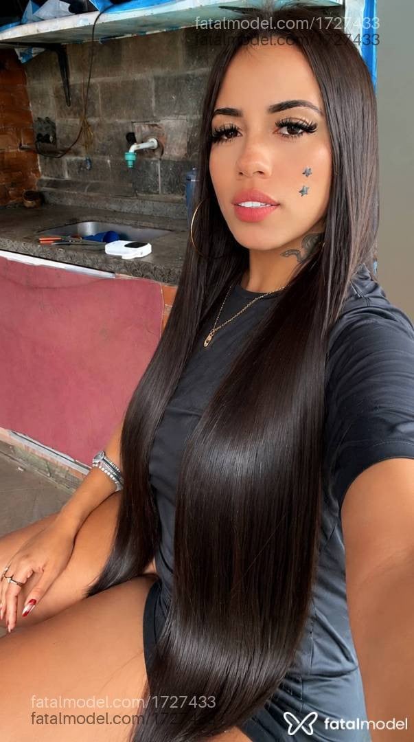 Acompanhante mulher morena (o) de olhos cinza - Carool