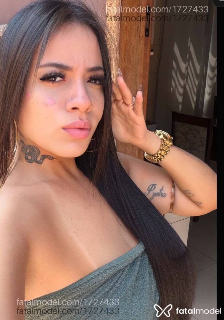 Acompanhante mulher morena (o) de olhos cinza - Carool