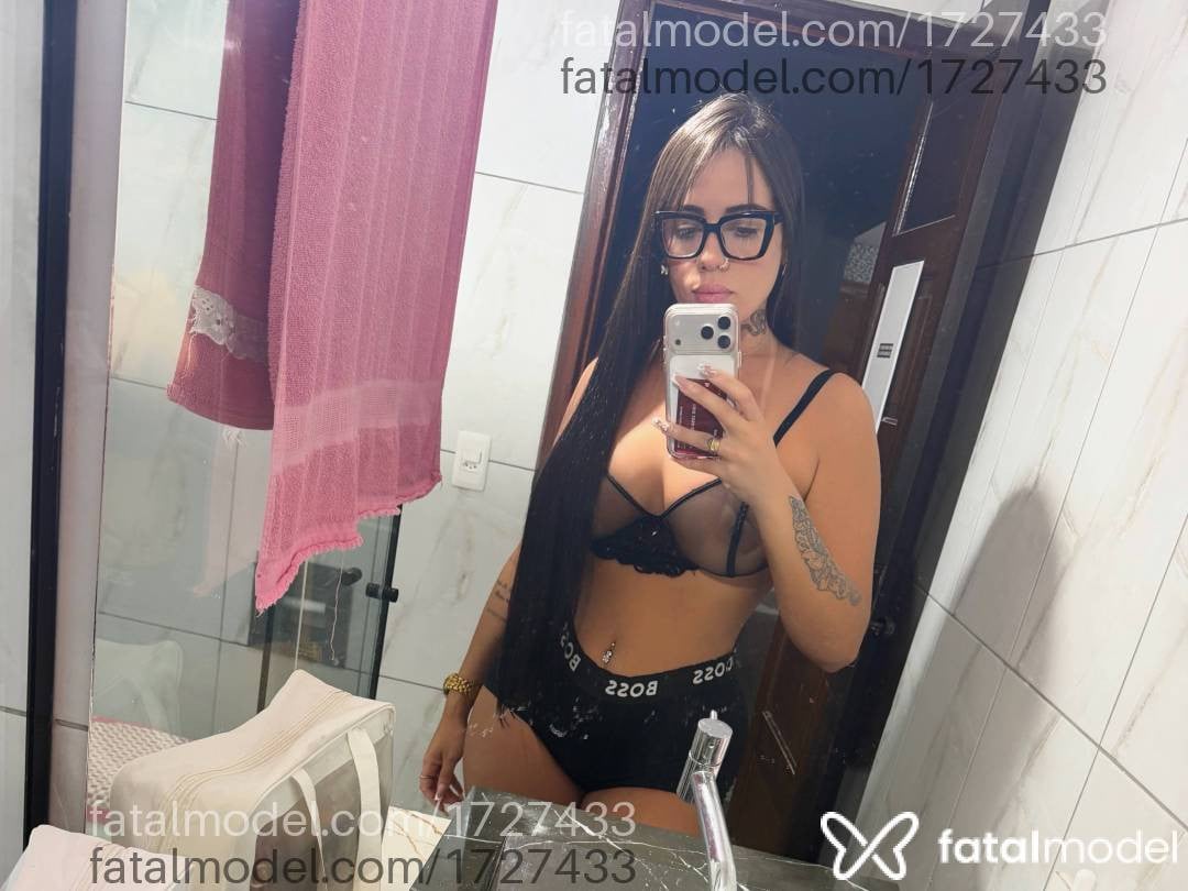 Acompanhante mulher morena (o) de olhos cinza - Carool