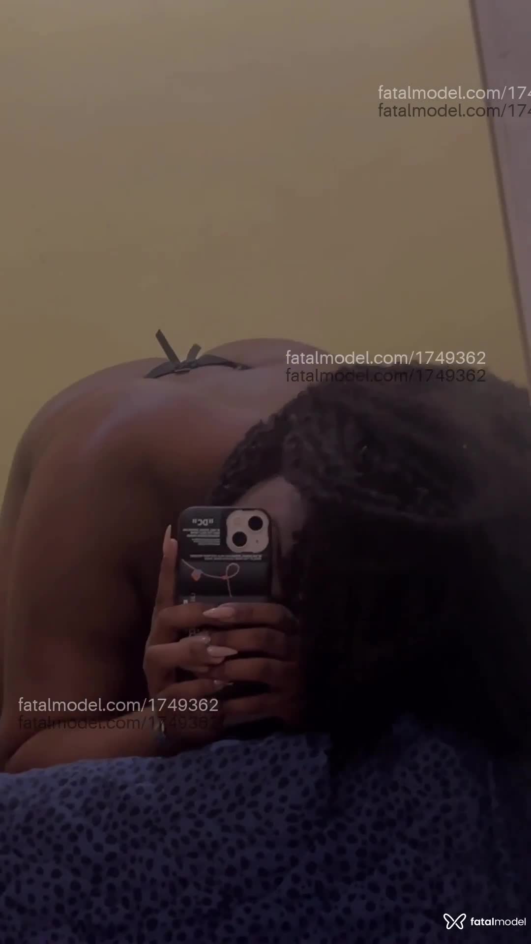 Acompanhante mulher morena (o) de olhos pretos em Virtual - Polly