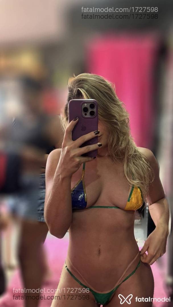 Acompanhante mulher loira (o) de olhos pretos em Uberlândia - MAYALOIRA