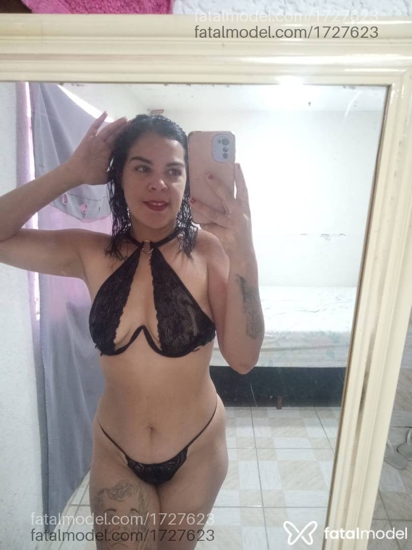 Acompanhante mulher morena (o) de olhos mel - Julia