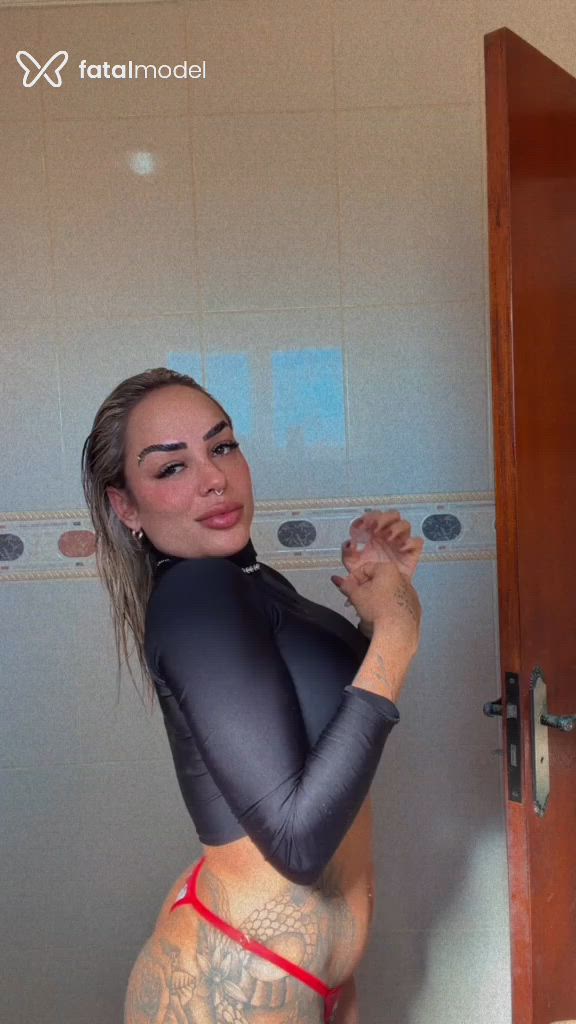Acompanhante mulher loira (o) de olhos castanhos - Mel