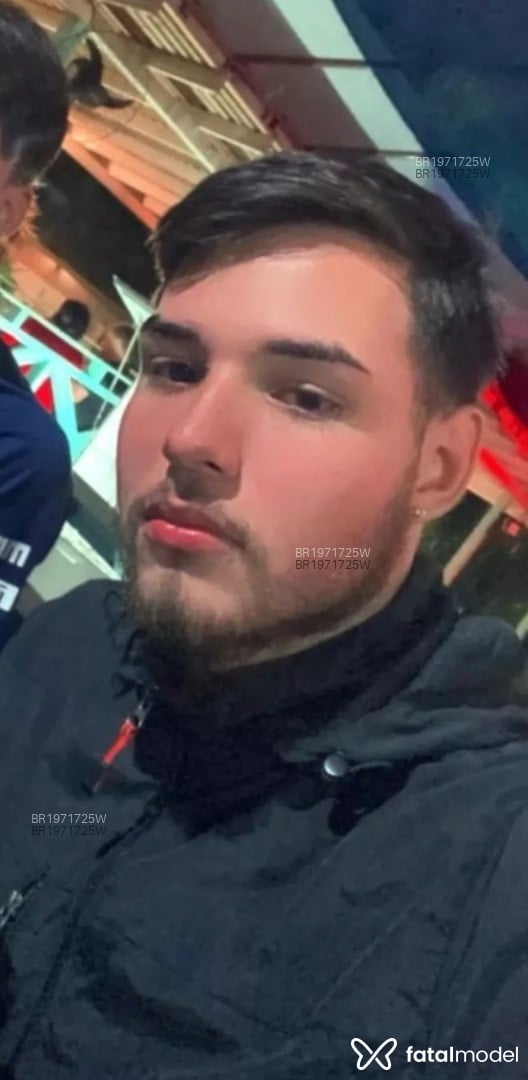 Acompanhante homem com cabelo castanho de olhos castanhos em Camboriú - Gabriel