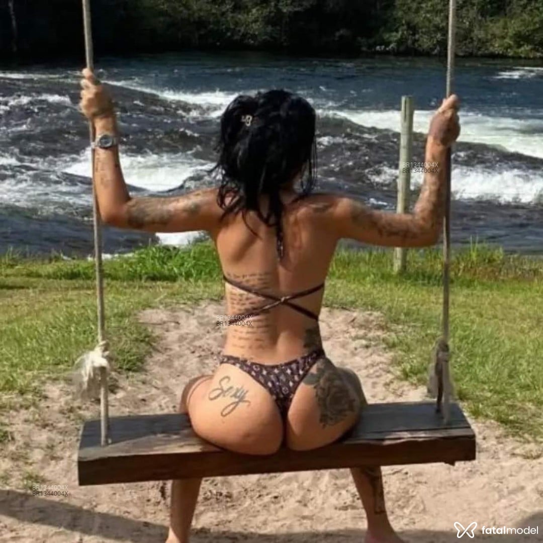 Acompanhante mulher com cabelo colorido de olhos castanhos em Quirinópolis Acompanhante mulher com cabelo colorido de olhos castanhos em Quirinópolis - Maria Beatriz