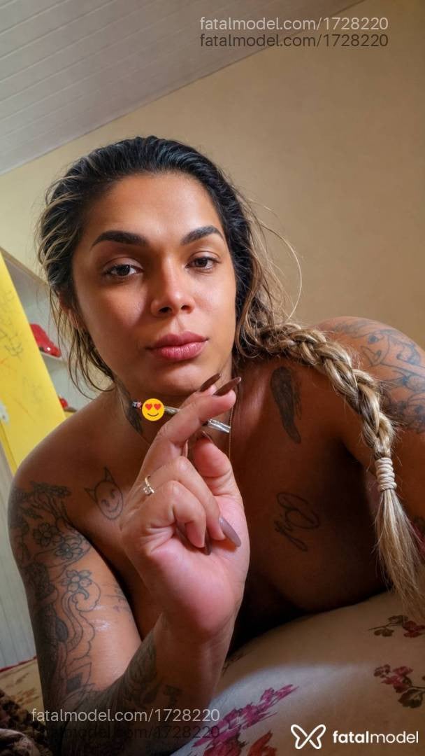Acompanhante travesti morena (o) de olhos castanhos - BigGirls