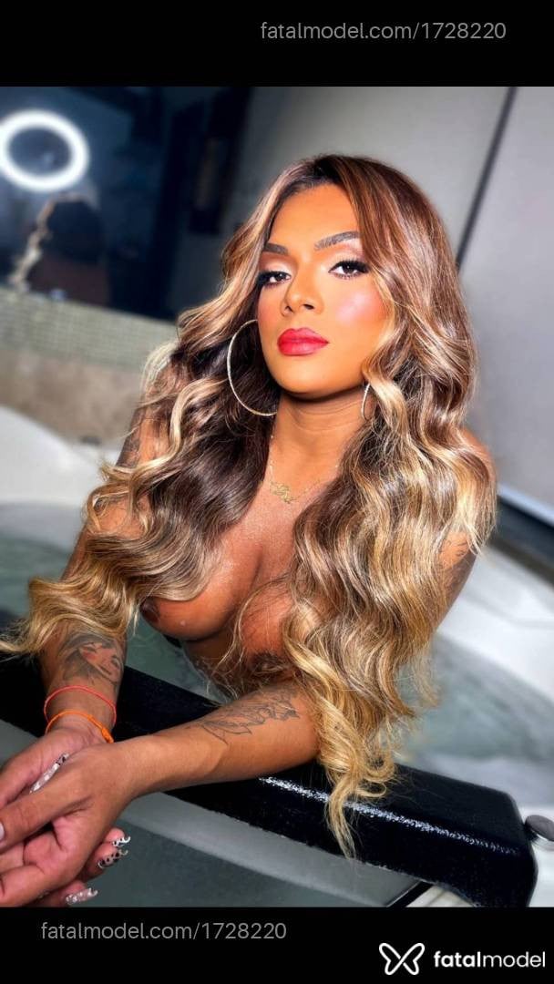 Acompanhante travesti morena (o) de olhos castanhos - BigGirls