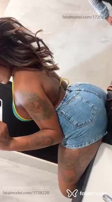 Acompanhante travesti morena (o) de olhos castanhos em Sinop - BigGirls