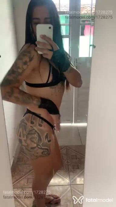 Acompanhante mulher trans com cabelo castanho de olhos verdes em Garanhuns Acompanhante mulher trans com cabelo castanho de olhos verdes em Garanhuns - Lorena raissa