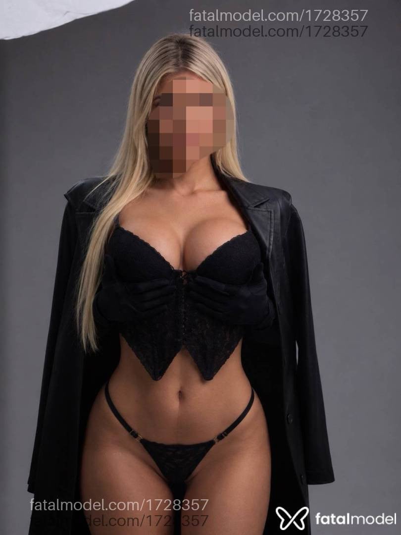 Acompanhante mulher loira (o) de olhos castanhos - Bia Lessa