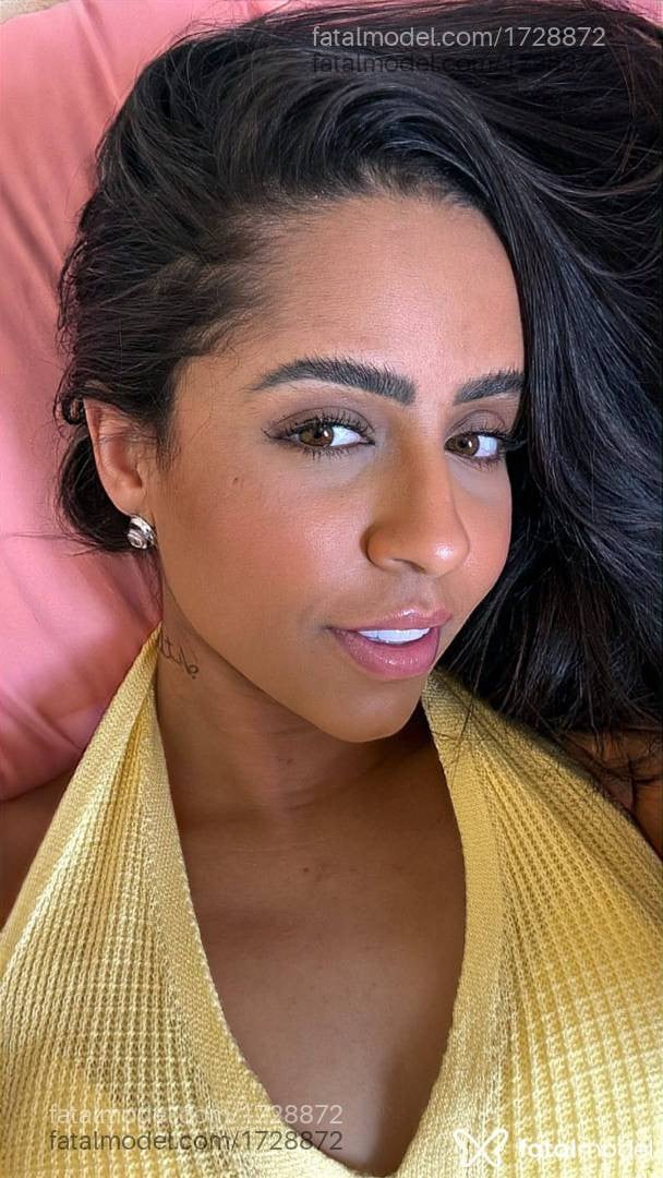 Acompanhante mulher com cabelo castanho de olhos mel - Mallu