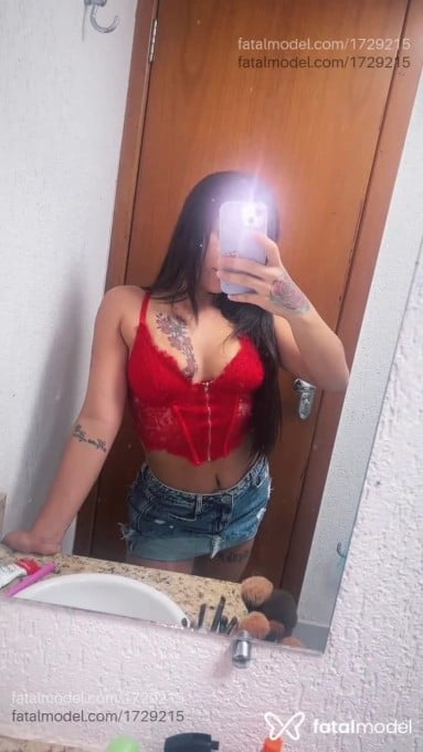 Acompanhante mulher com cabelo castanho de olhos castanhos em Goiânia - Bianca Alencar