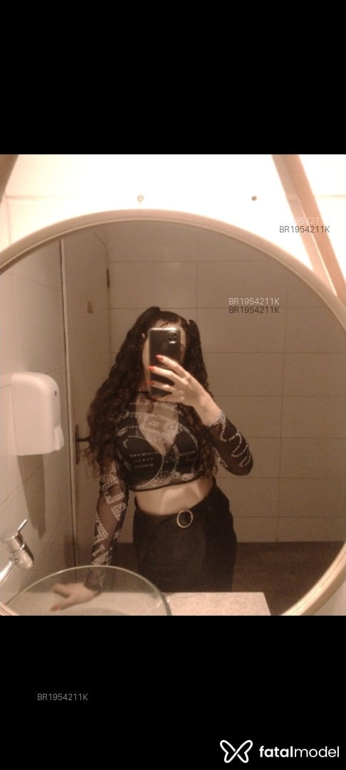 Acompanhante mulher com cabelo castanho de olhos castanhos em São Paulo - Nerdzinha